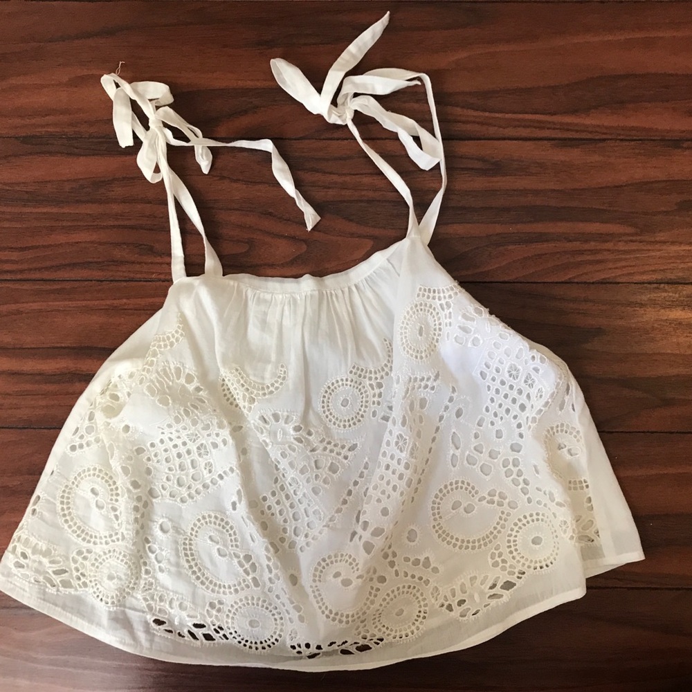 White eyelet H&D tank